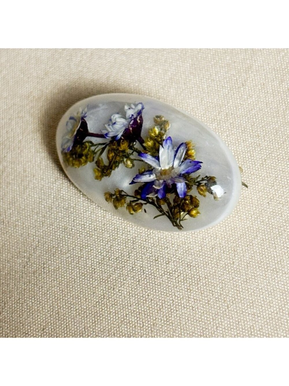 Vintage Handmade Blue Flower Resin Brooch Pearlescent Floral Pin C56